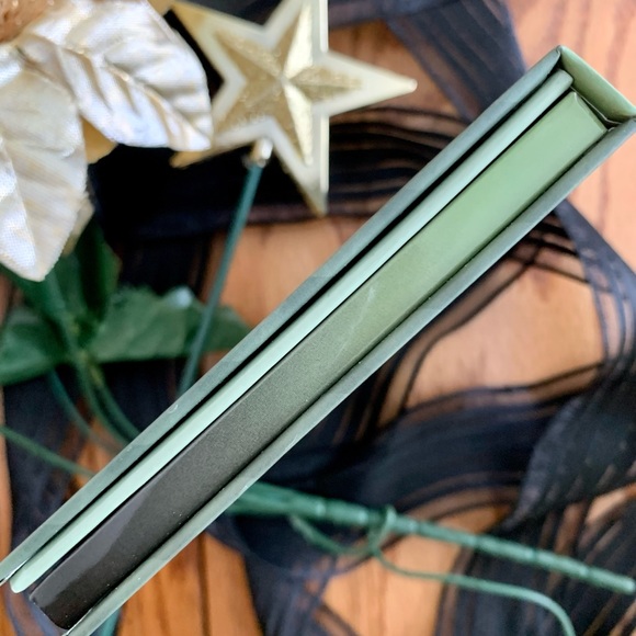 VIOLET VOSS OLIVE YOU FOREVER EYESHADOW PALETTE 12 BOLD SHADES BRAND NEW IN BOX - Picture 10 of 16